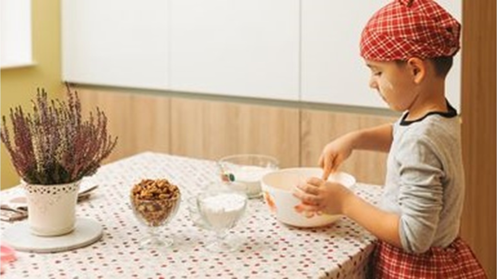 طريقة عمل البسبوسة بالكريمة والمربى