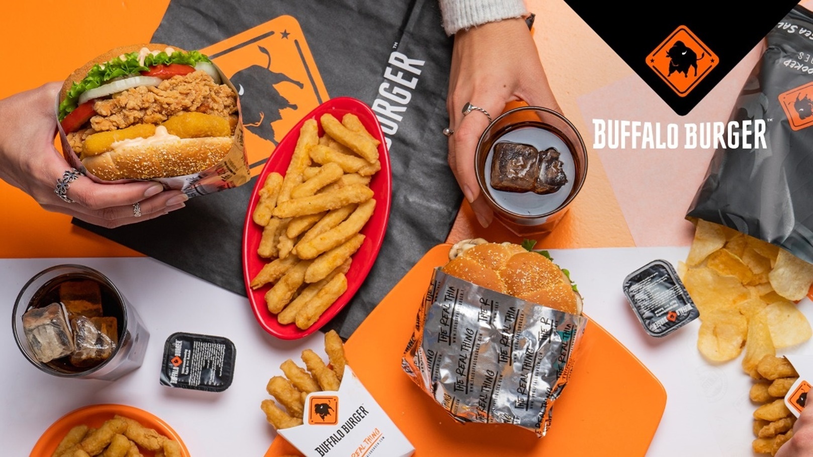 تناول سندوتشات بافلو برجر