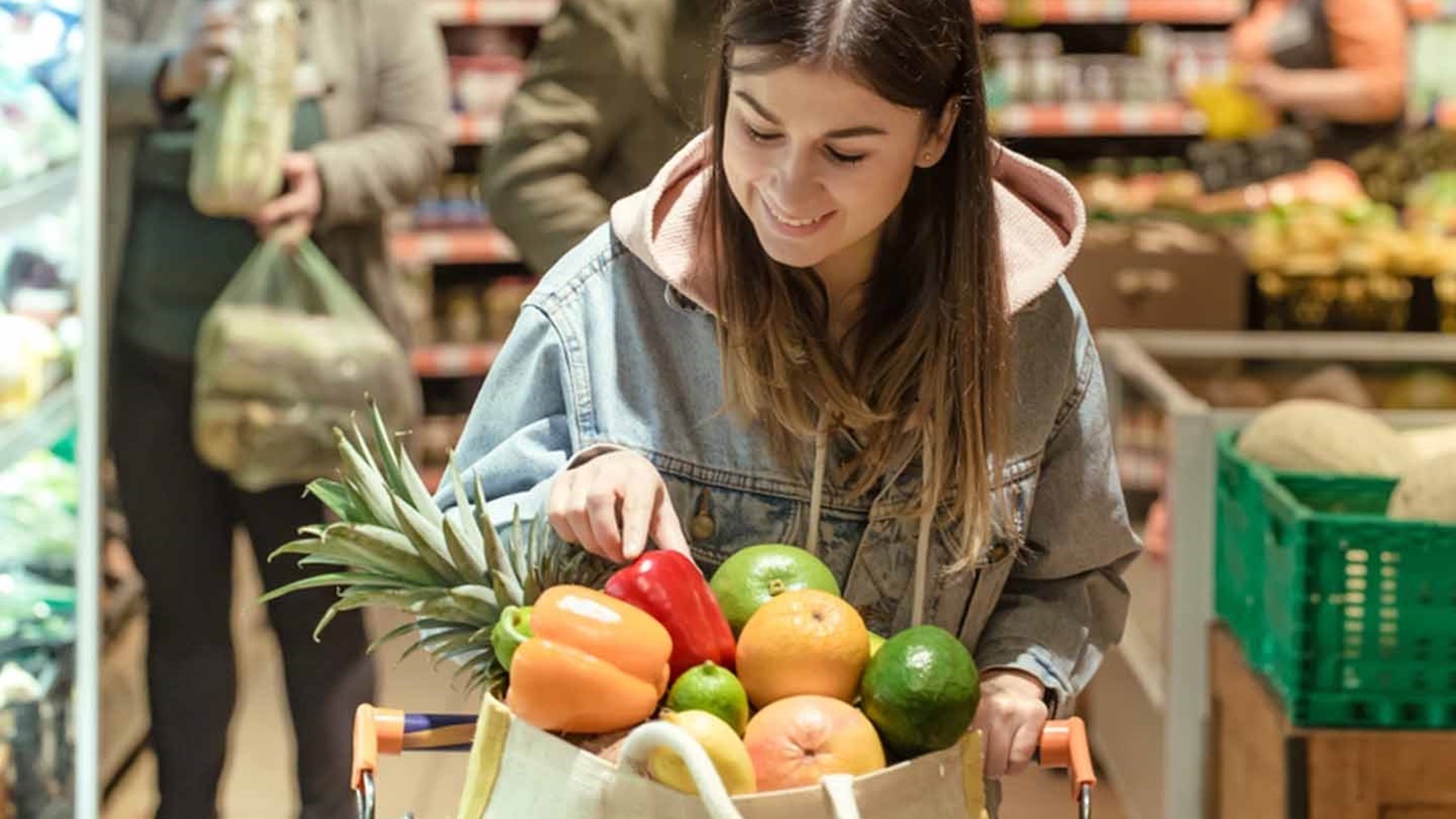 الفاكهة الطازجة من السلاسل التجارية