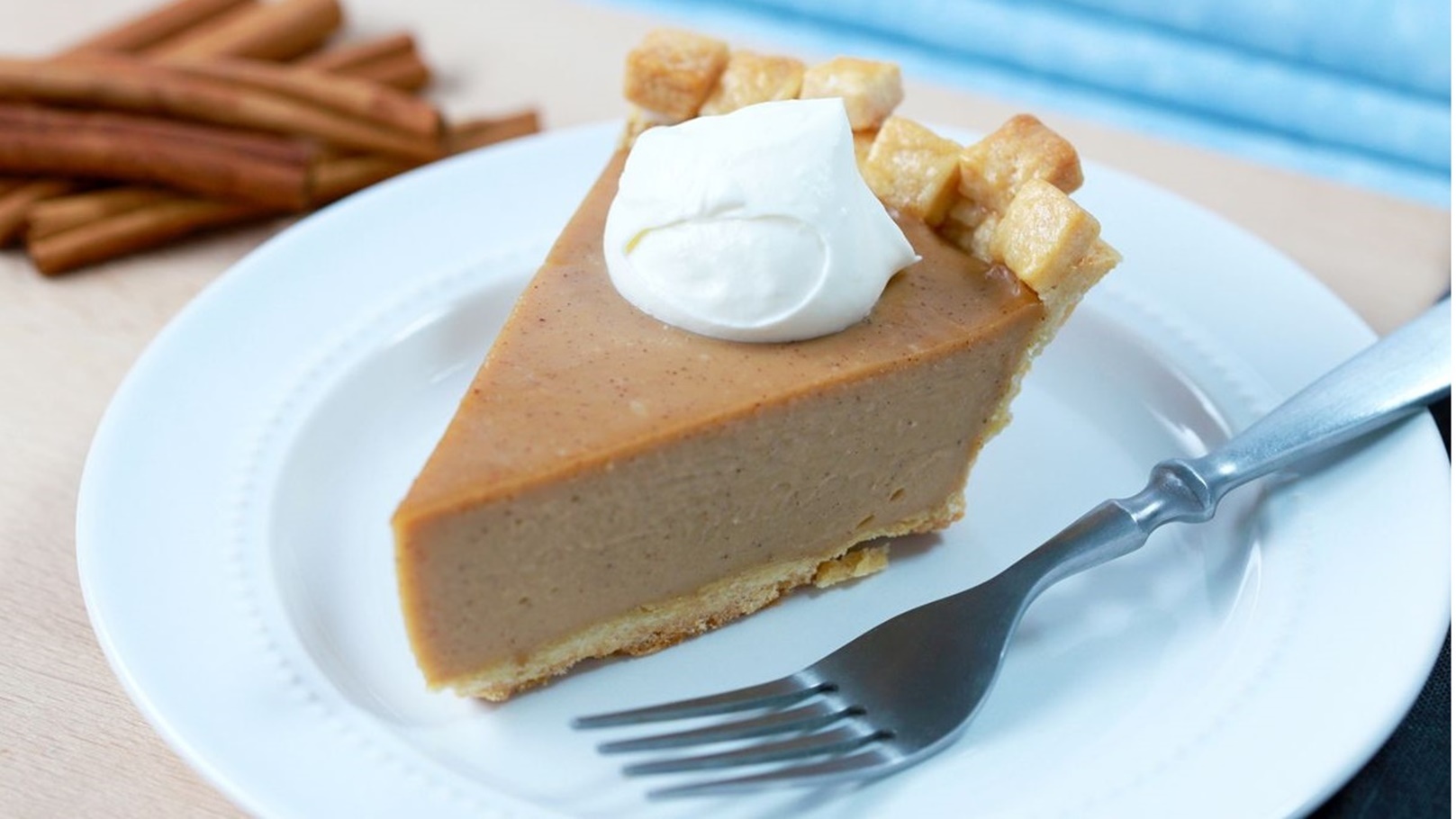 Памкин пай. Ирисковый пирог. Андертейл ториэль с пирогом. Тыквенный пай. Ирисковый пирог.