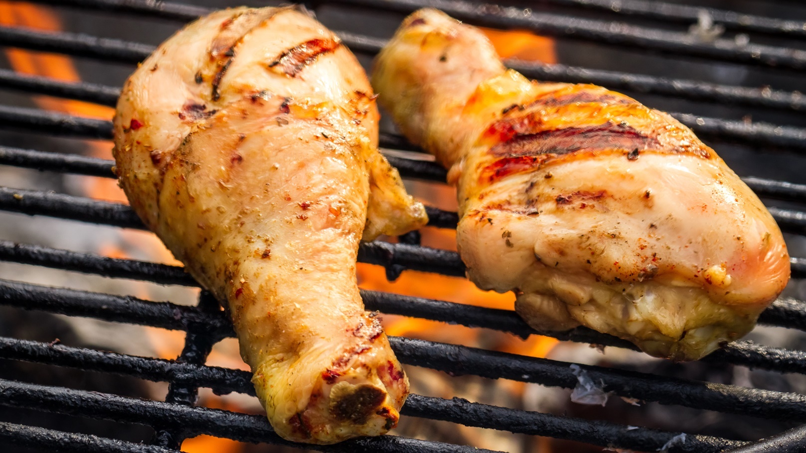 barbecue-chicken-at-summer-on-grill-2022-04-07-03-56-51-utc