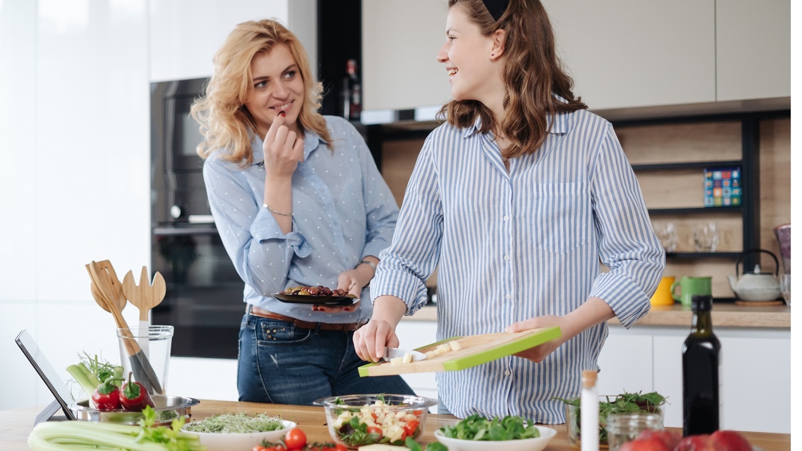 mother-and-daughter-teenager-cooking-together-2021-12-09-08-20-39-utc (1)