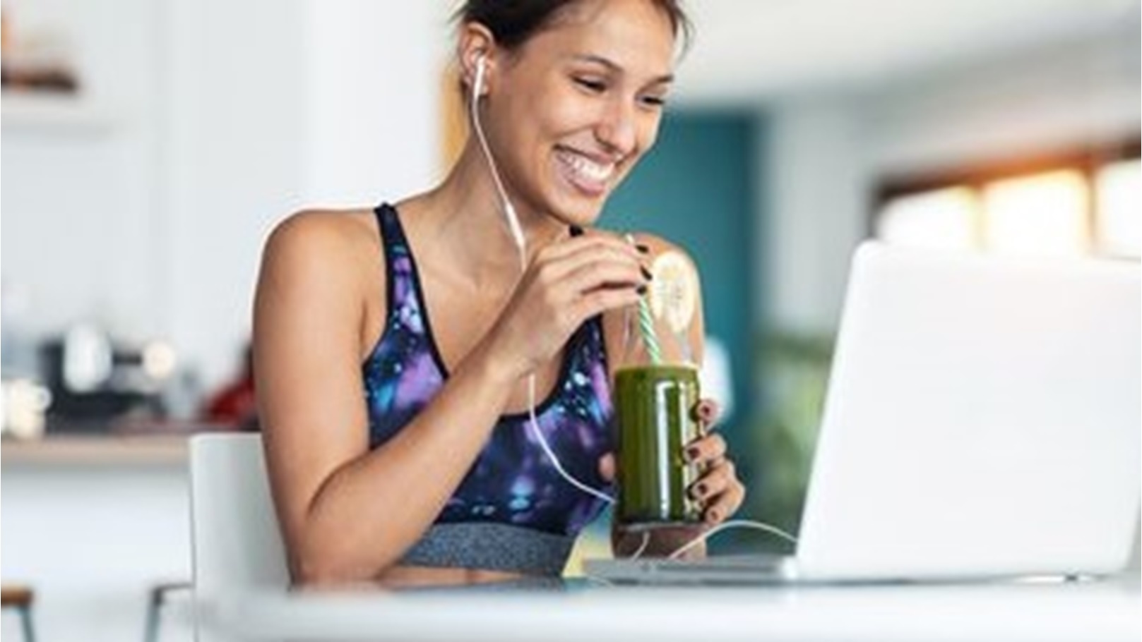 طريقة عمل عصير الموز بالفواكه